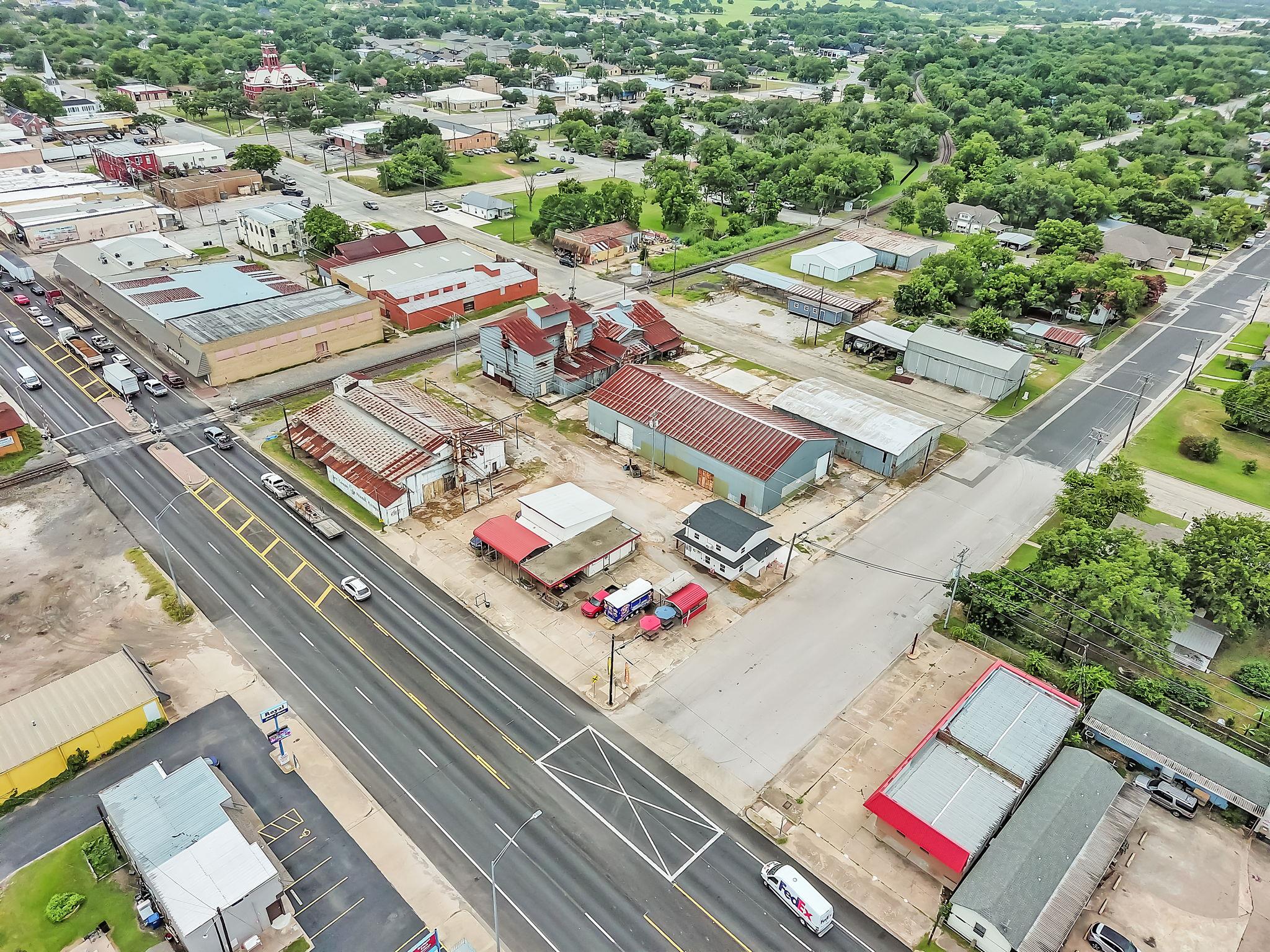 136 S Caldwell-A St, Giddings, TX 78942