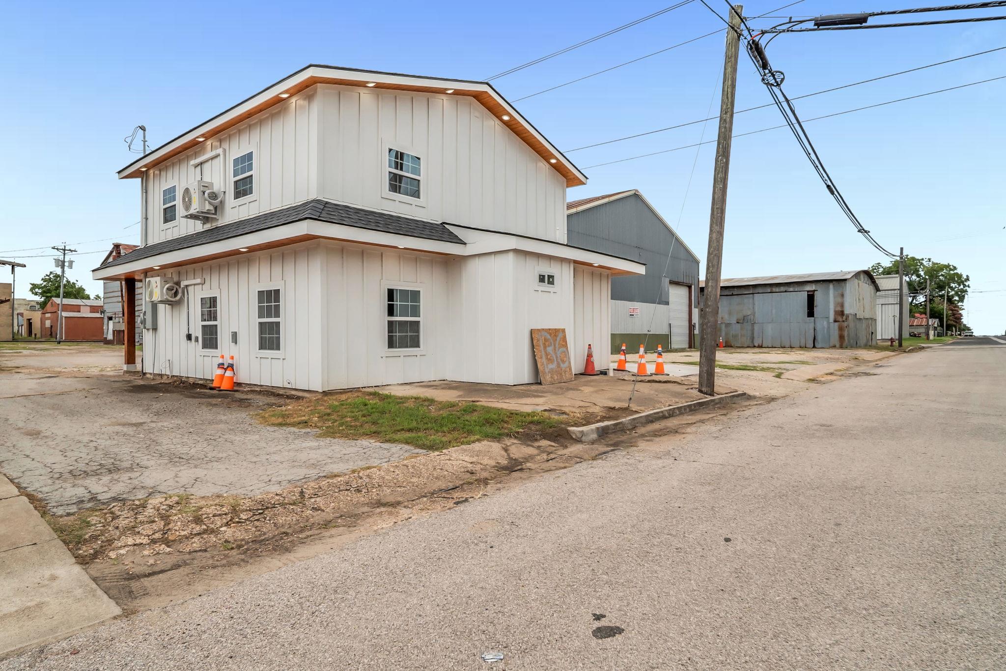 136 S Caldwell-A St, Giddings, TX 78942