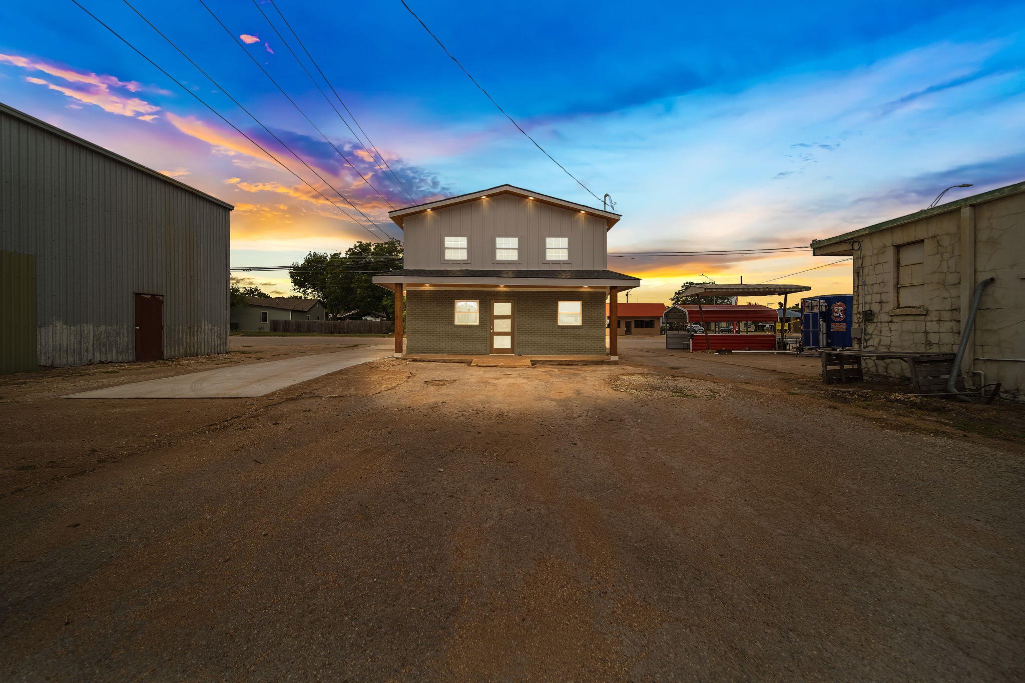 136 S Caldwell-A St, Giddings, TX 78942