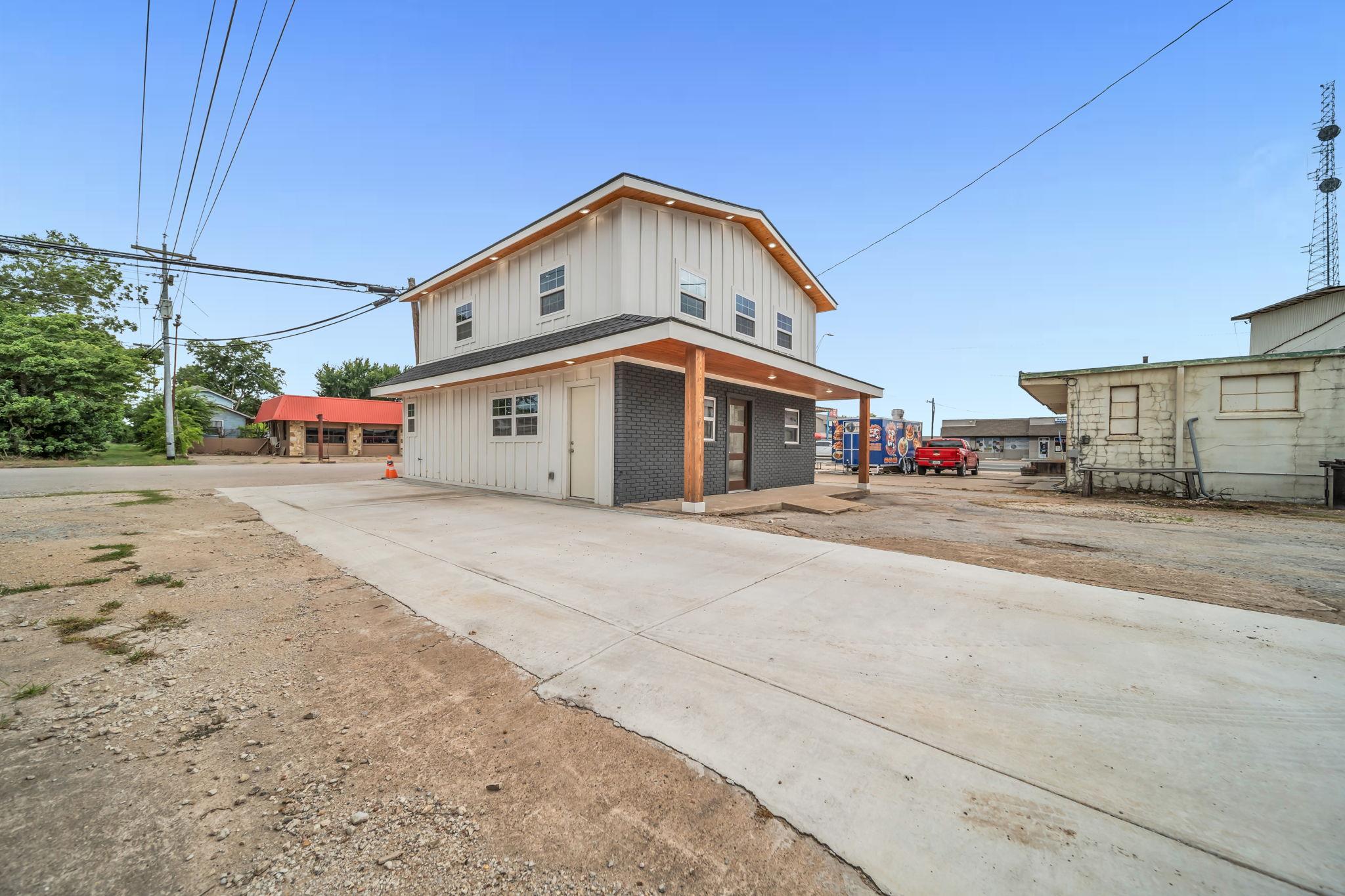 136 S Caldwell-A St, Giddings, TX 78942