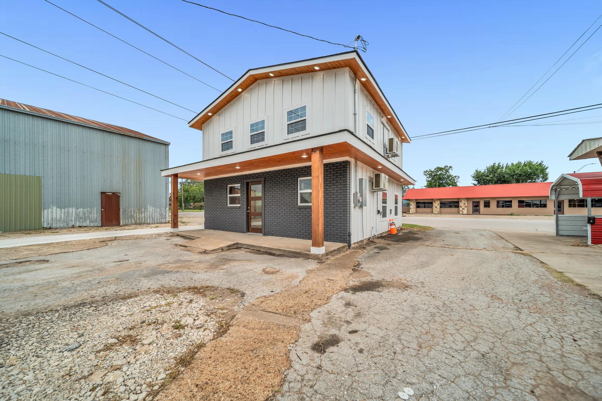 136 S Caldwell-A St, Giddings, TX 78942