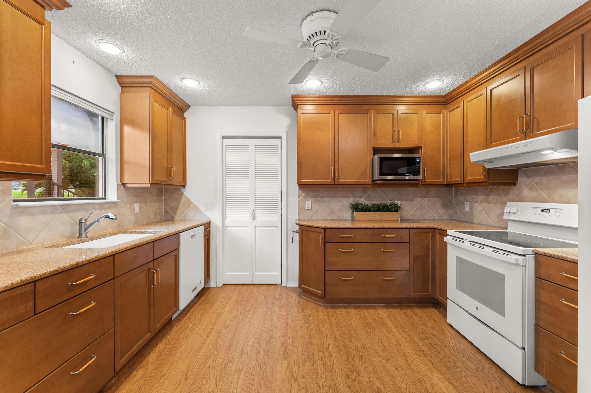 605 Flamingo Blvd, Lakeway, TX 78734