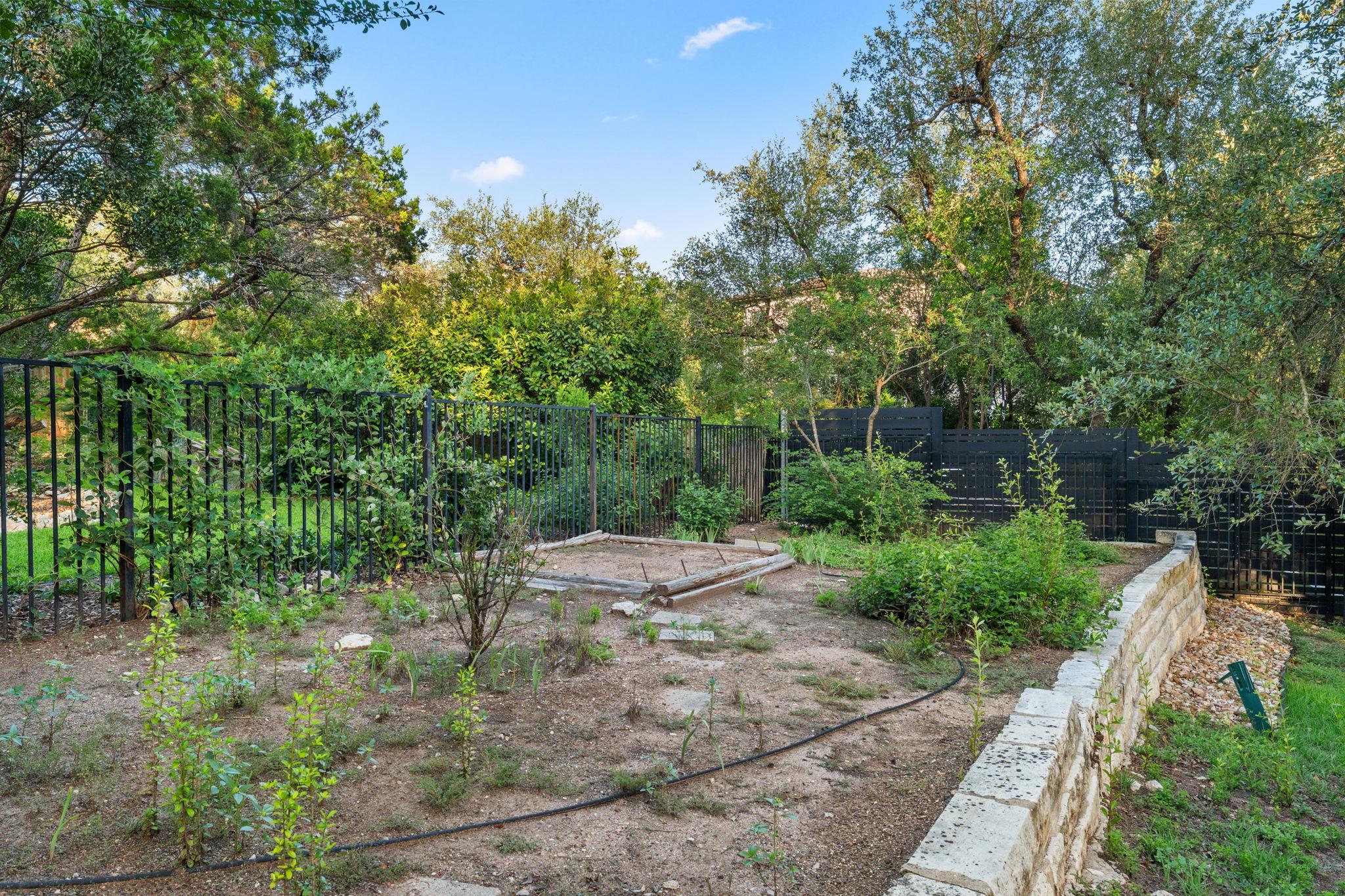 605 Flamingo Blvd, Lakeway, TX 78734