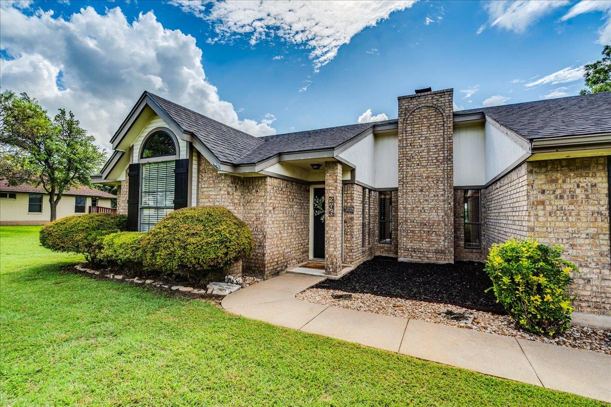206 Live Oak Dr, Mountain City, TX 78610