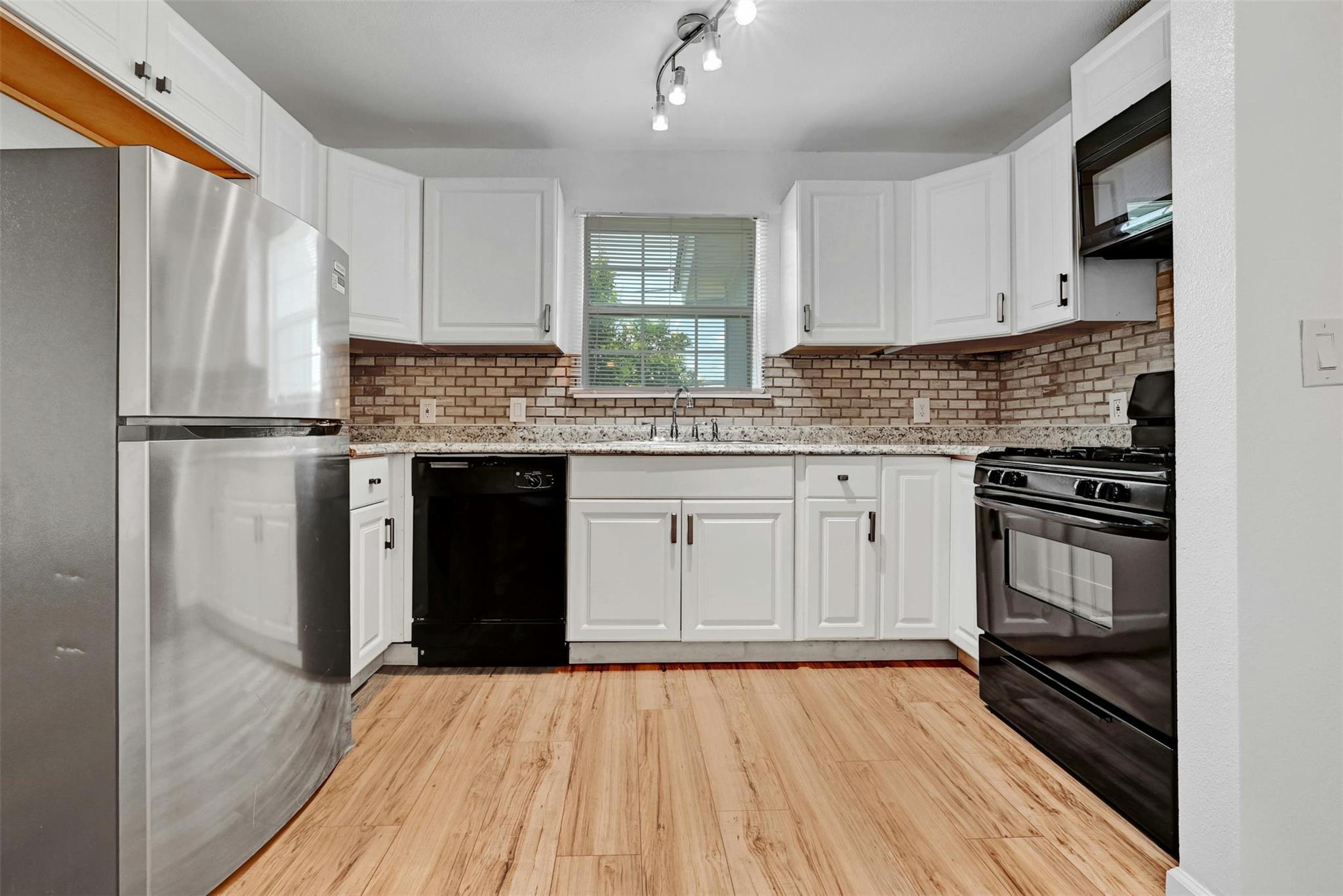 1200 Walnut Ave, Austin, TX 78702