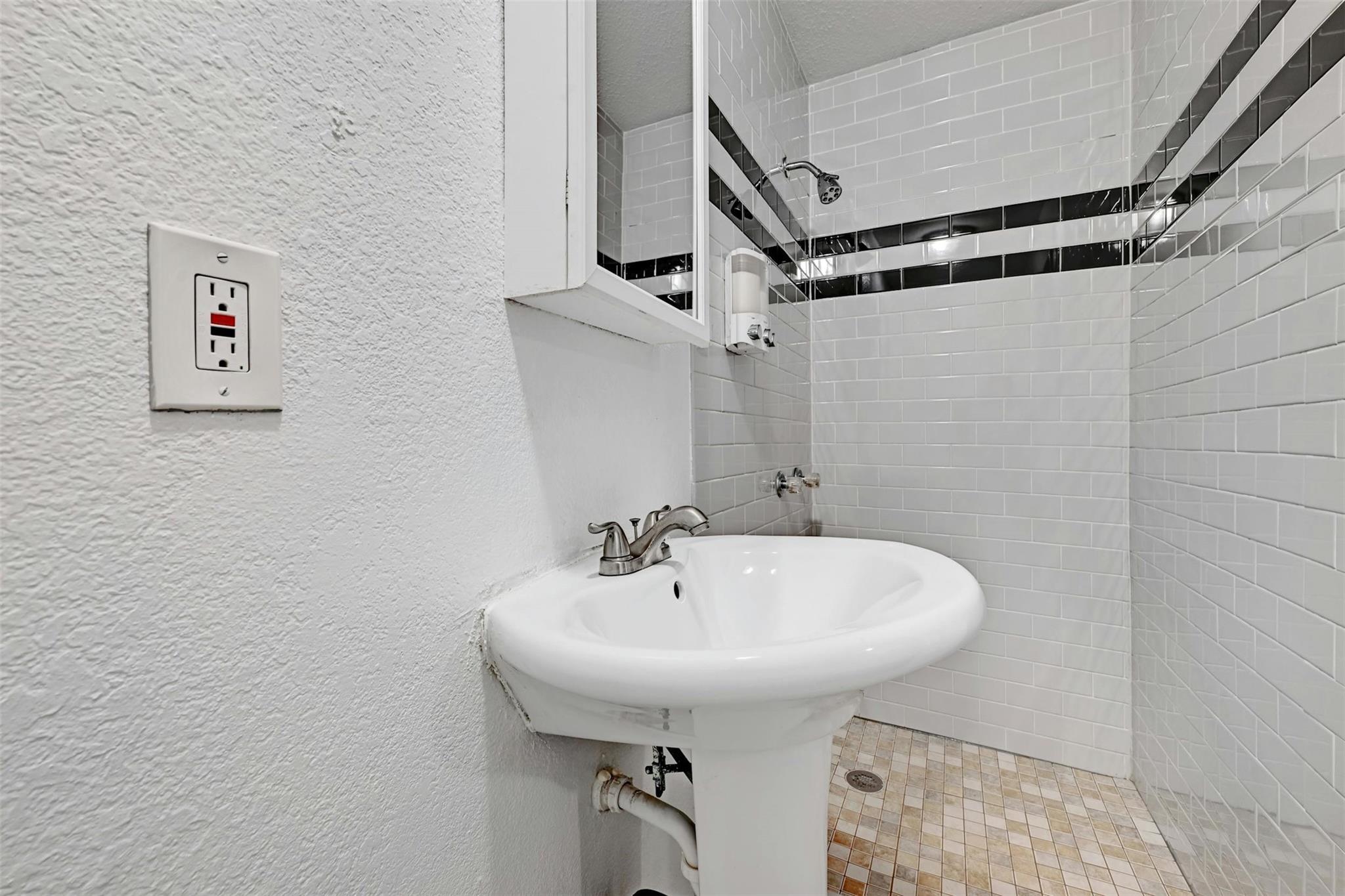 1200 Walnut Ave, Austin, TX 78702