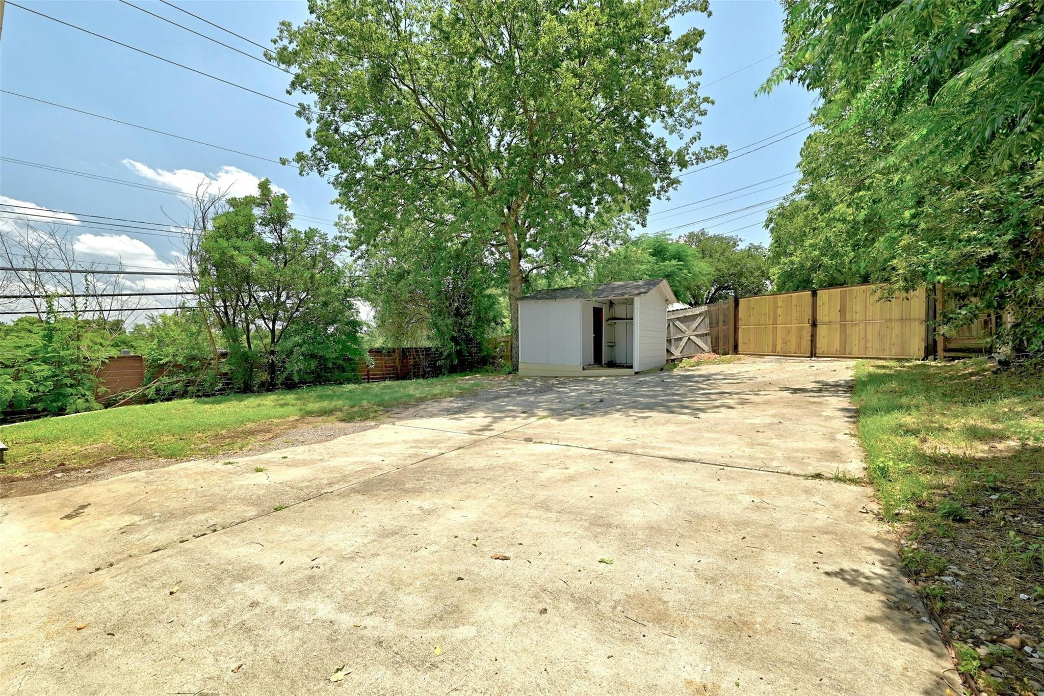 1200 Walnut Ave, Austin, TX 78702