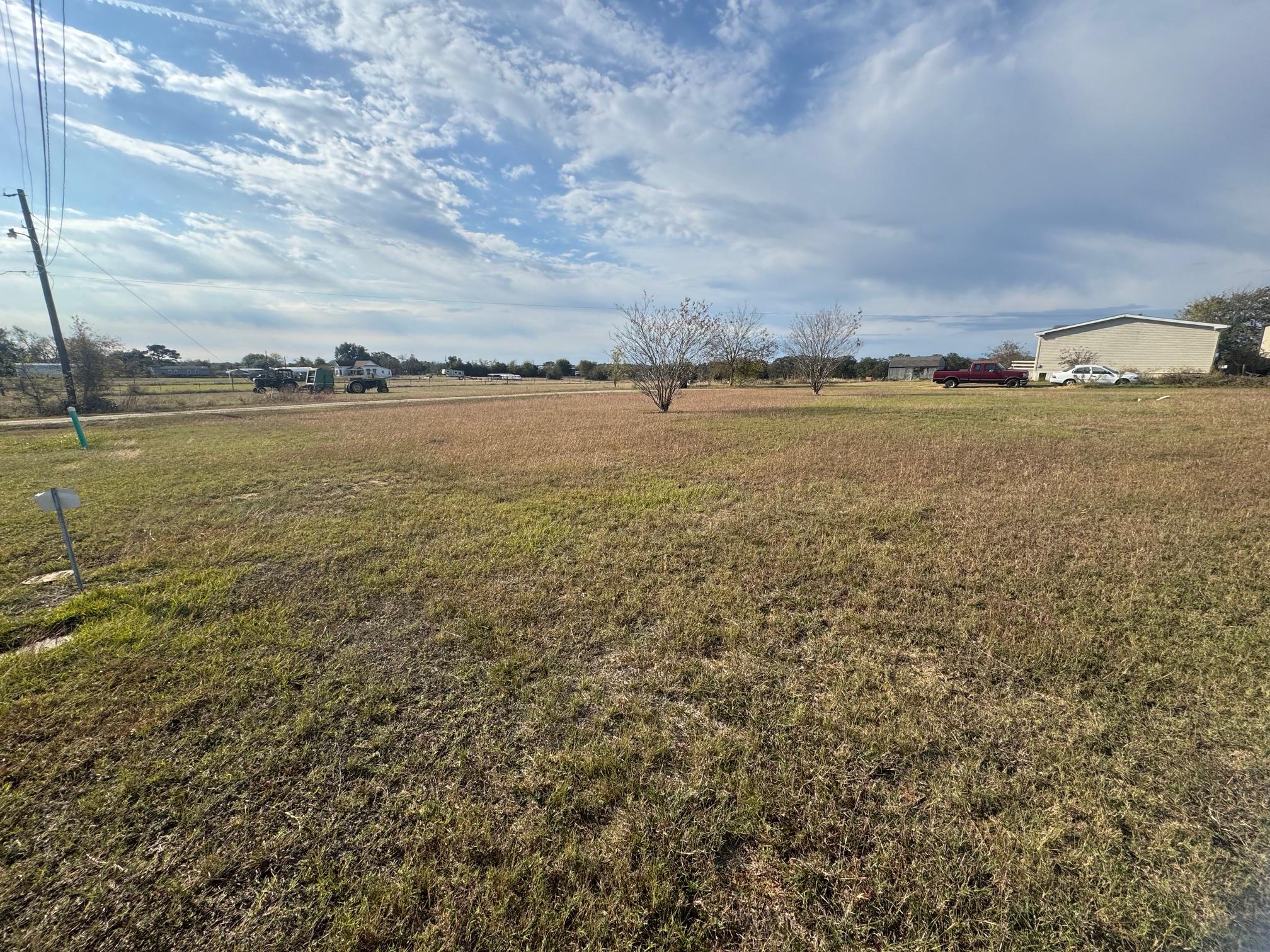 902 9th St, Lexington, TX 78947