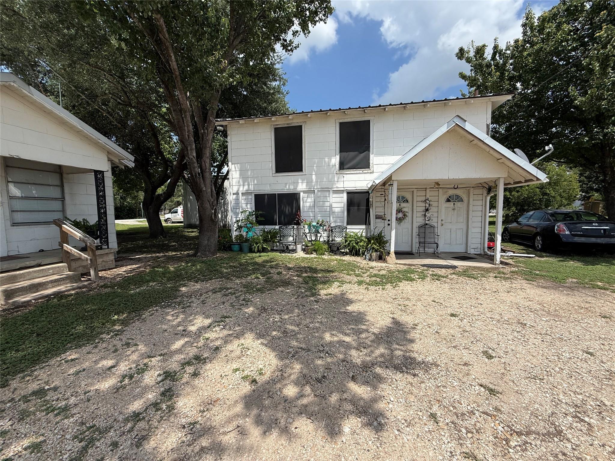 100 N 1st St, Thorndale, TX 76577