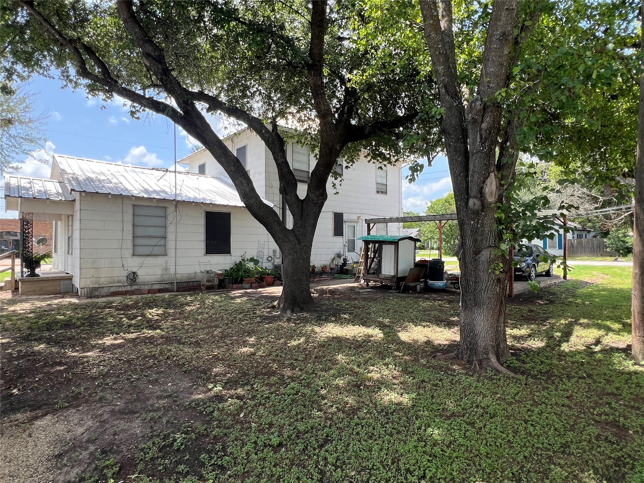 100 N 1st St, Thorndale, TX 76577