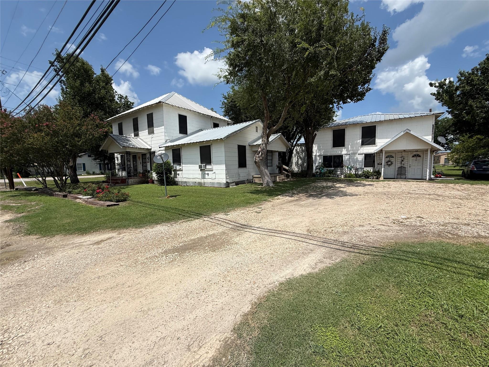 100 N 1st St, Thorndale, TX 76577