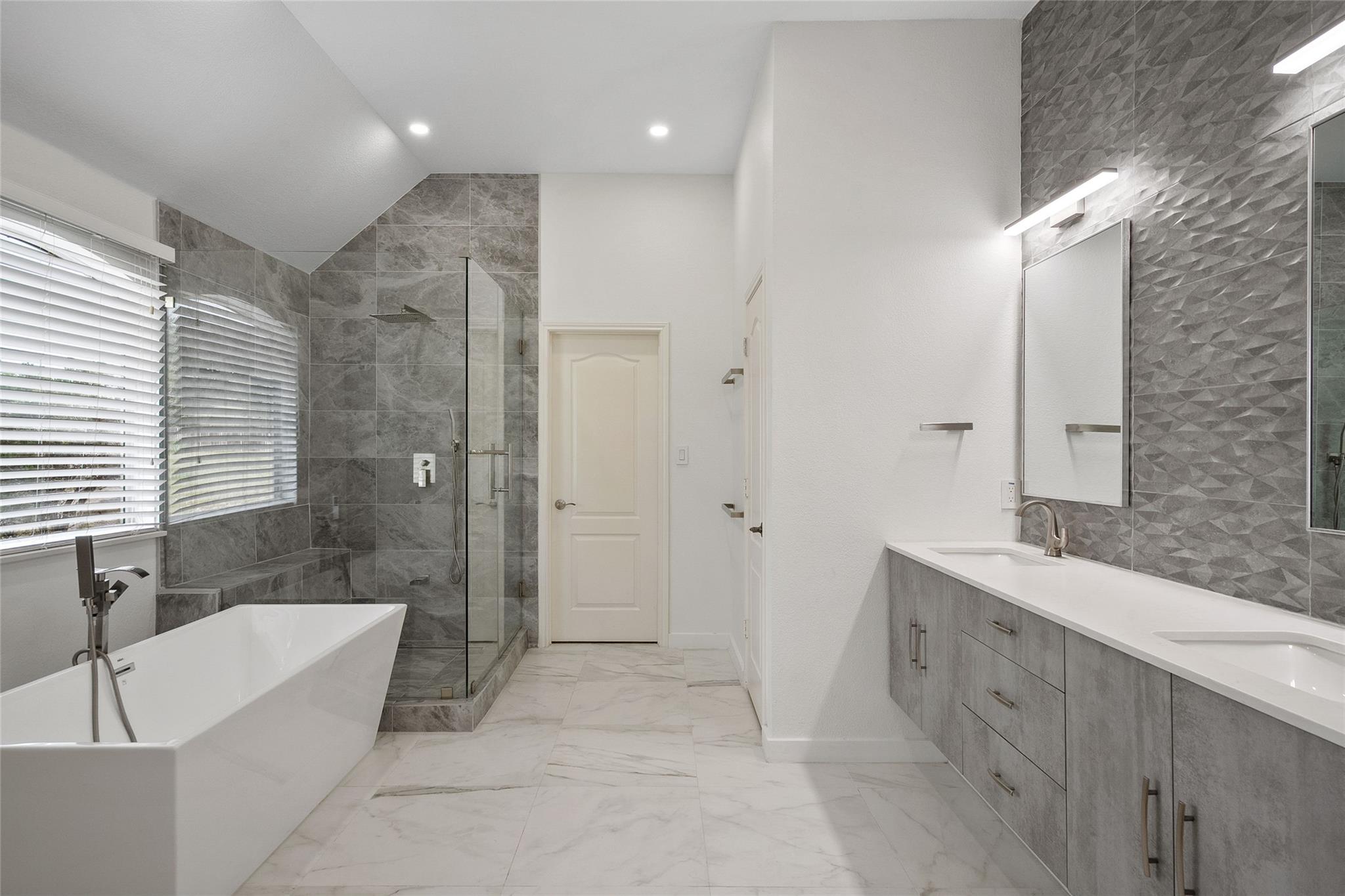 7601 Crackling Creek Dr, Austin, TX 78736