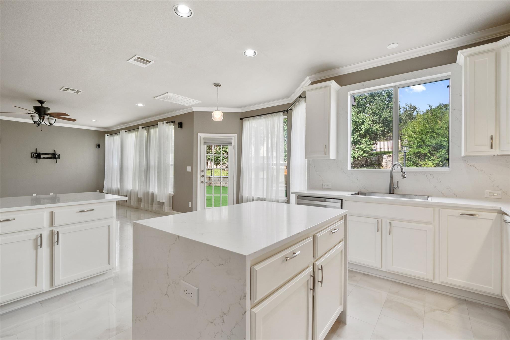 7601 Crackling Creek Dr, Austin, TX 78736