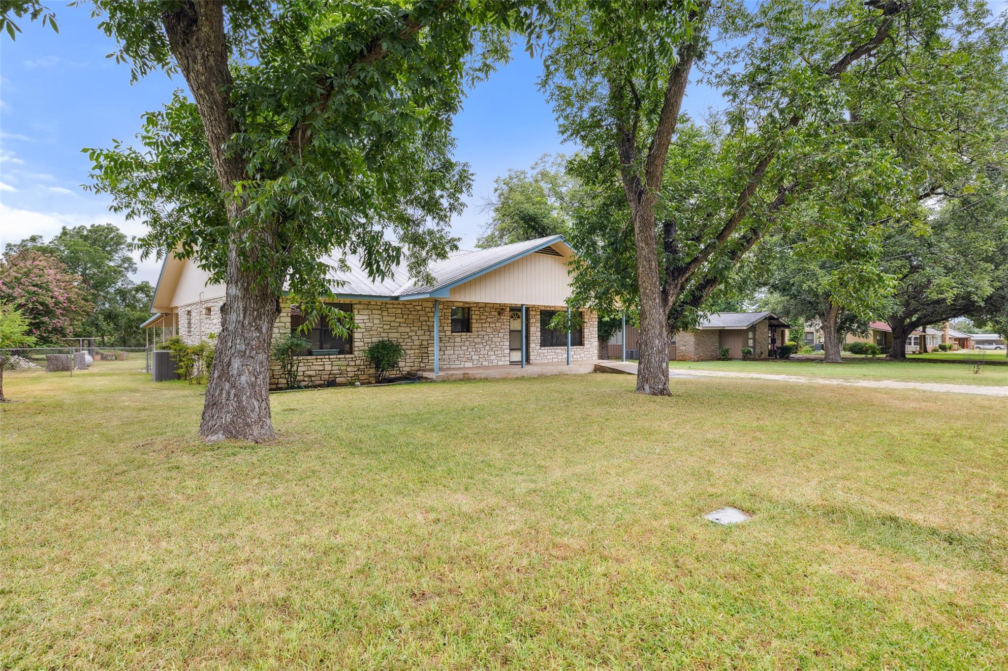 810 Wheeler St, Mason, TX 76856