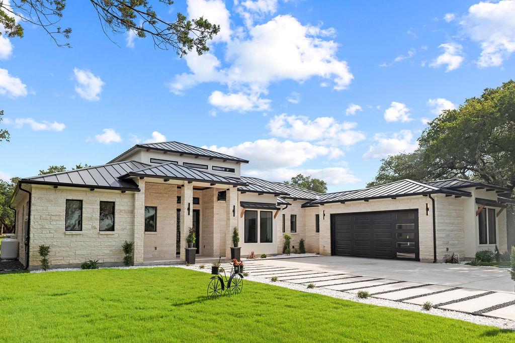 226 Bobby Clark Dr, Canyon Lake, TX 78133