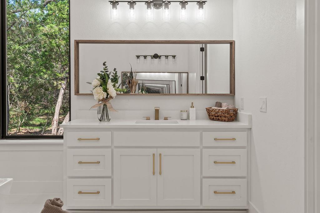 226 Bobby Clark Dr, Canyon Lake, TX 78133