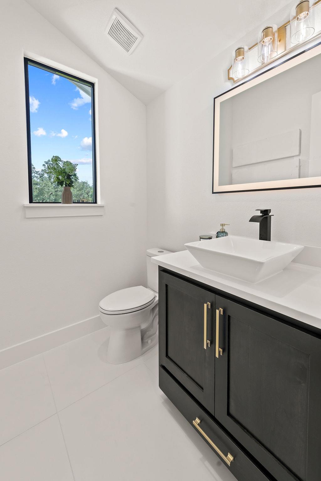 226 Bobby Clark Dr, Canyon Lake, TX 78133