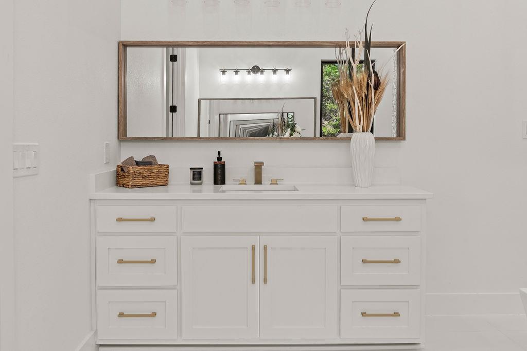 226 Bobby Clark Dr, Canyon Lake, TX 78133