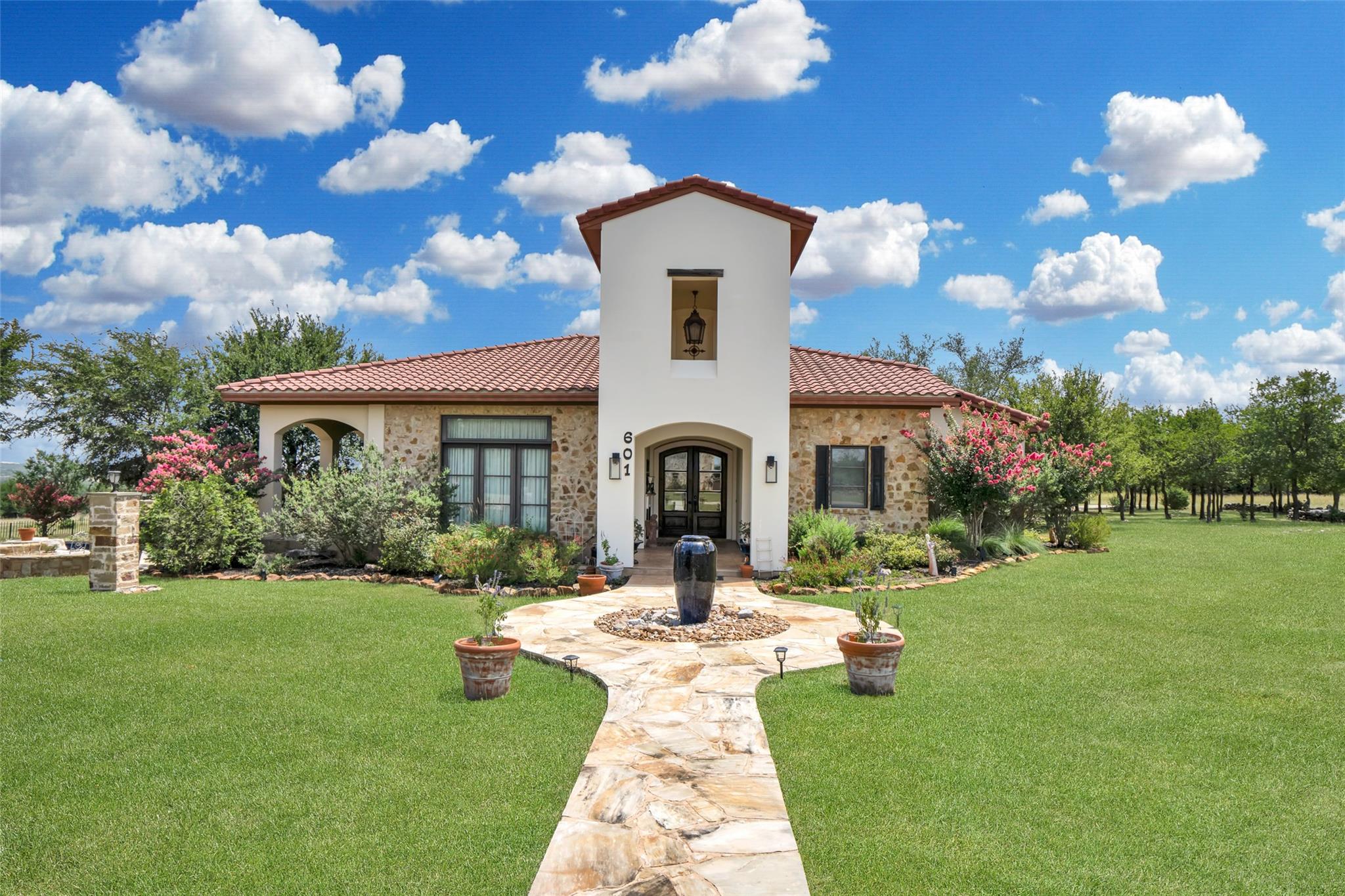 601 Strada Luca, Florence, TX 76527