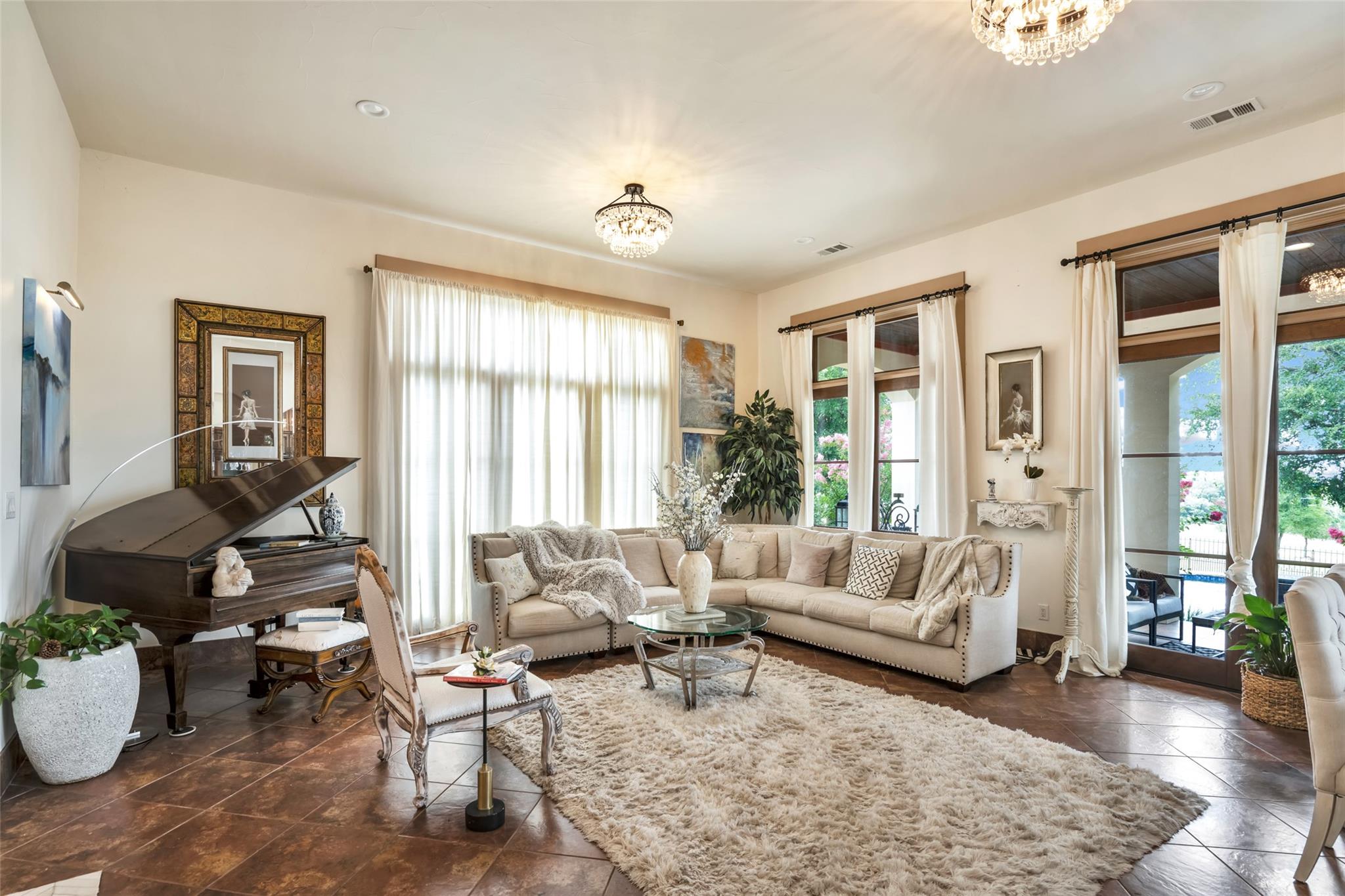 601 Strada Luca, Florence, TX 76527