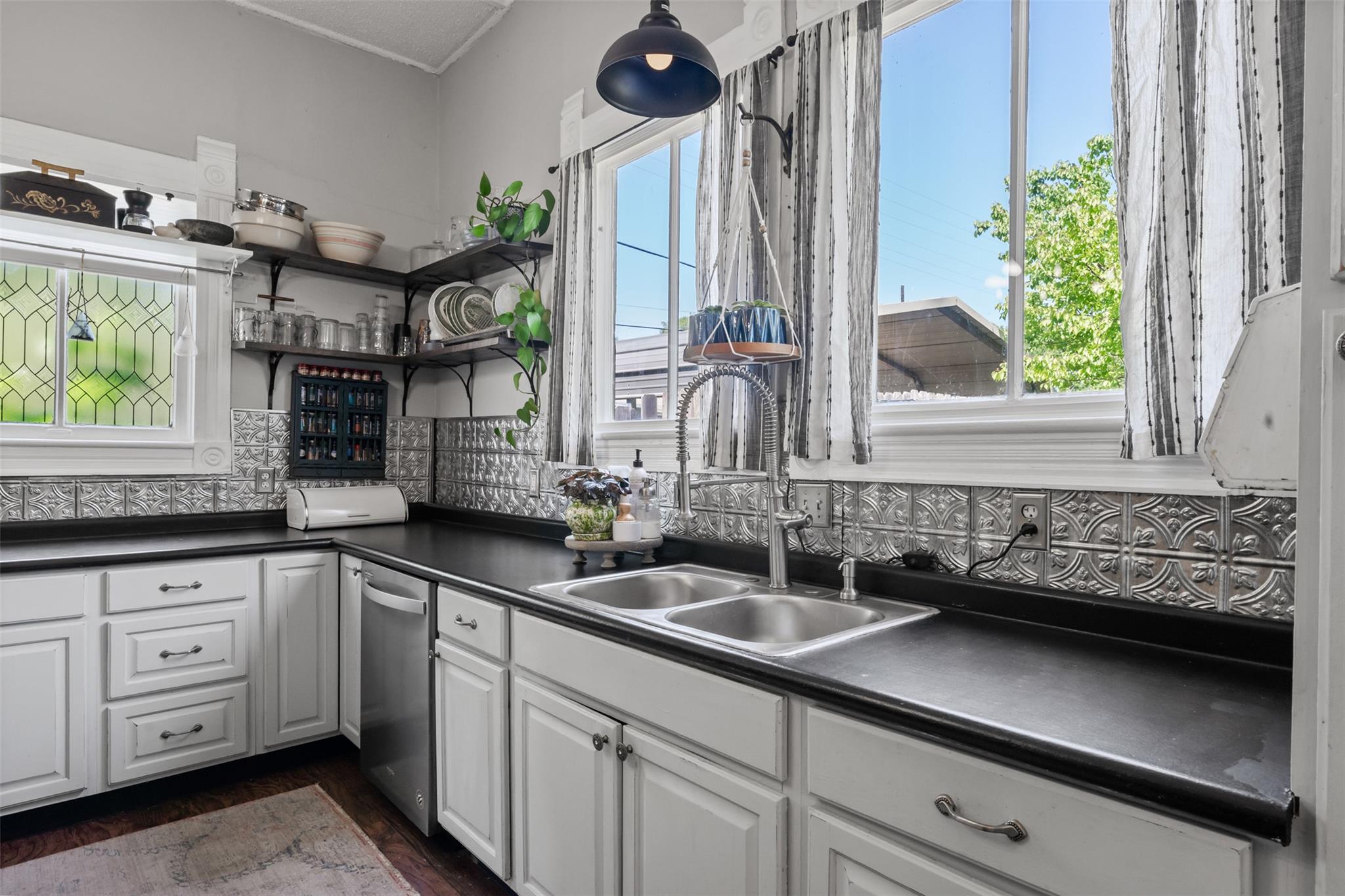 404 E 9th Ave, Belton, TX 76513