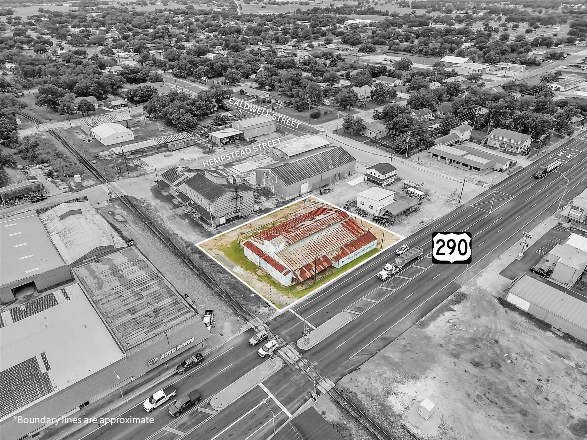 136 S Caldwell-B St, Giddings, TX 78942