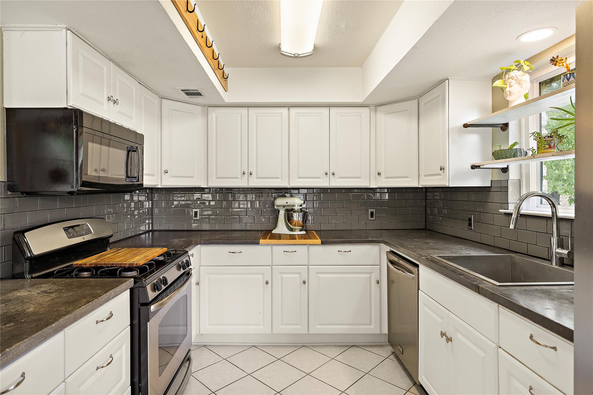 809 Windsor Rd, Round Rock, TX 78664