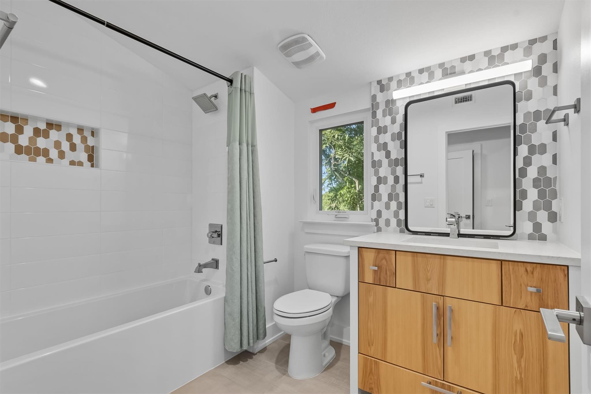 2712 Oak Springs Dr # A, Austin, TX 78702