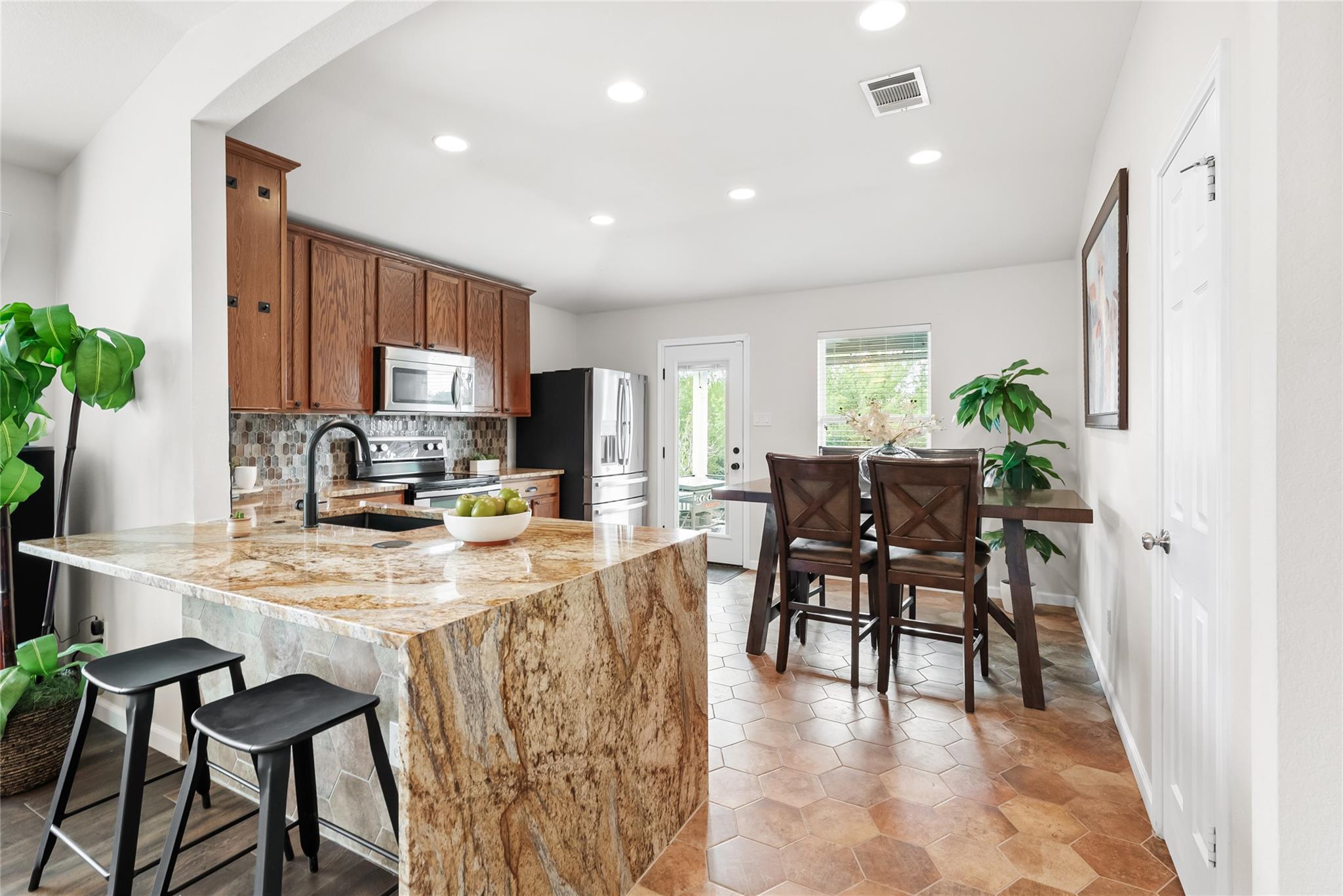 809 W South St, Leander, TX 78641
