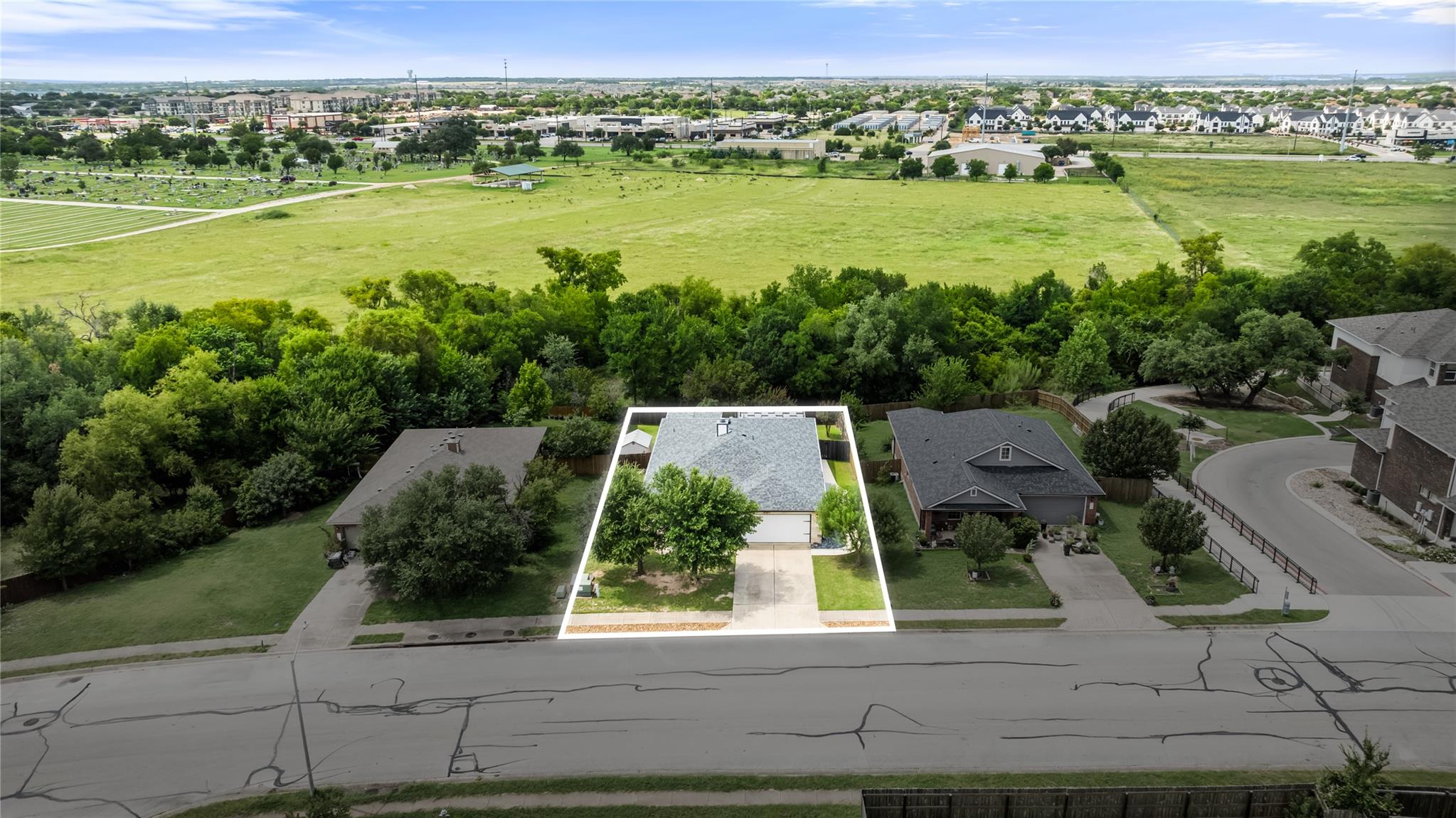 809 W South St, Leander, TX 78641