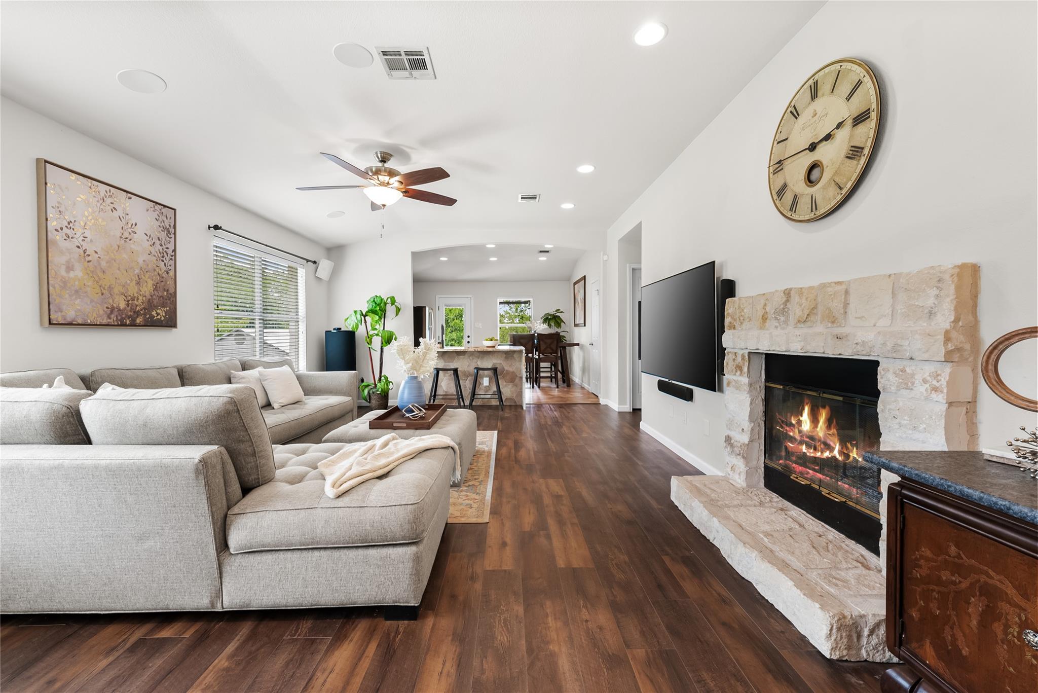 809 W South St, Leander, TX 78641