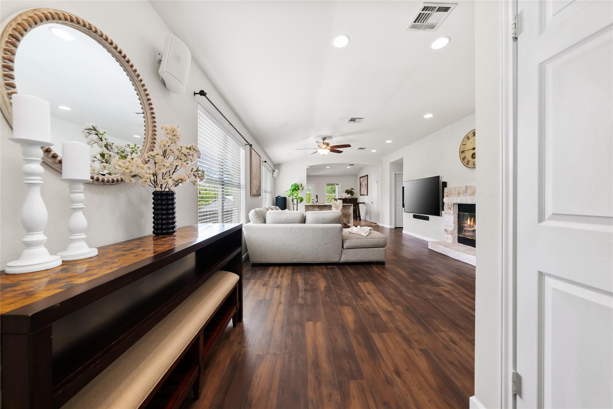 809 W South St, Leander, TX 78641