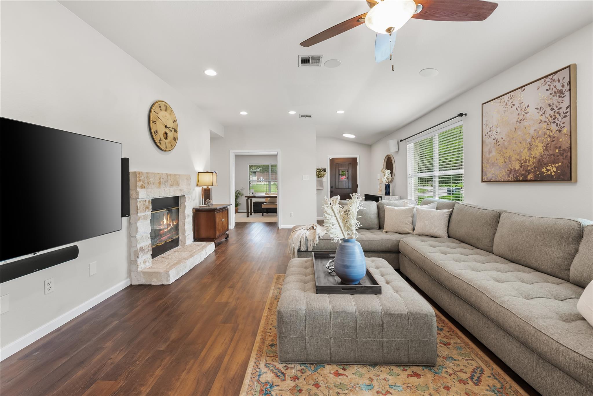 809 W South St, Leander, TX 78641