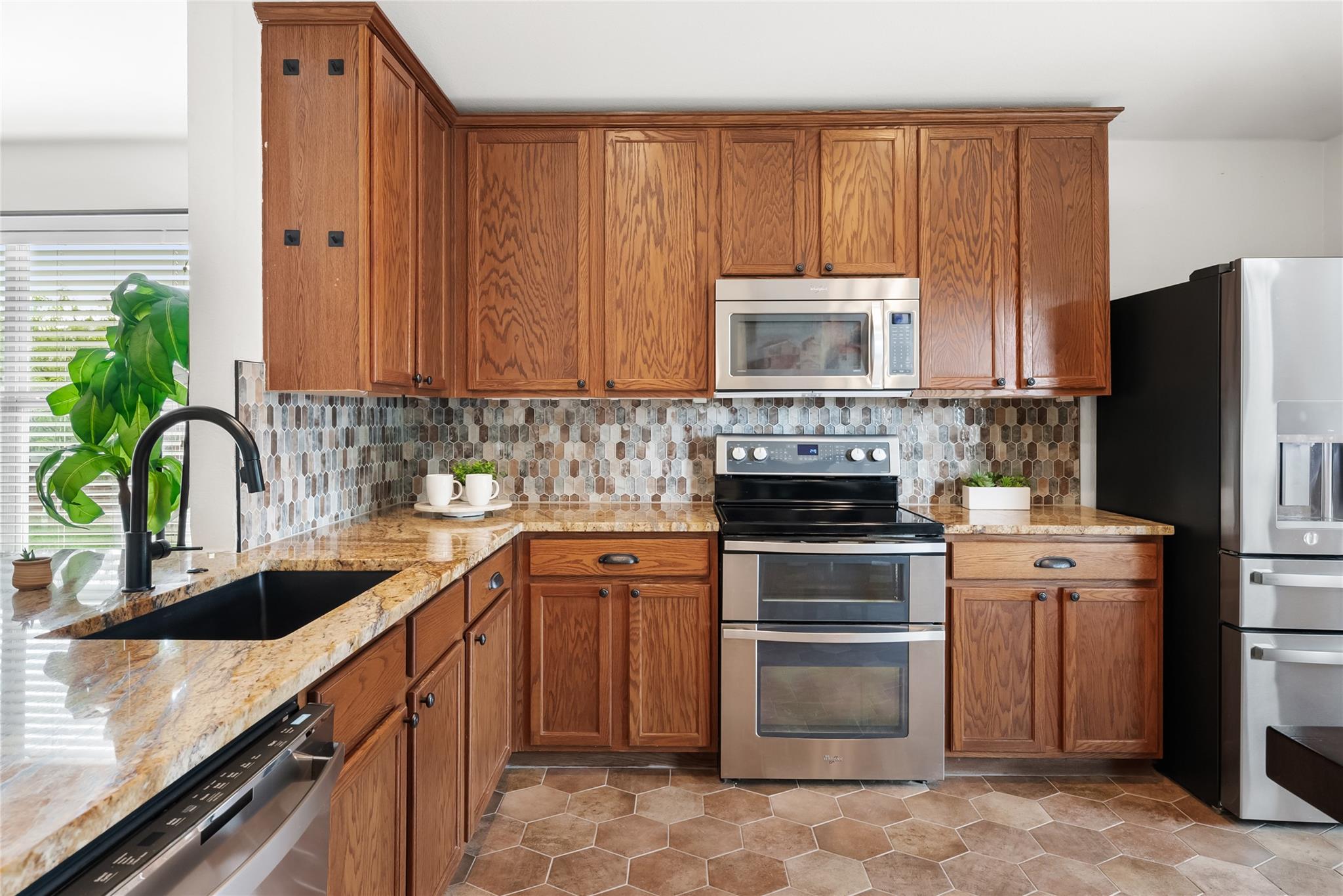 809 W South St, Leander, TX 78641