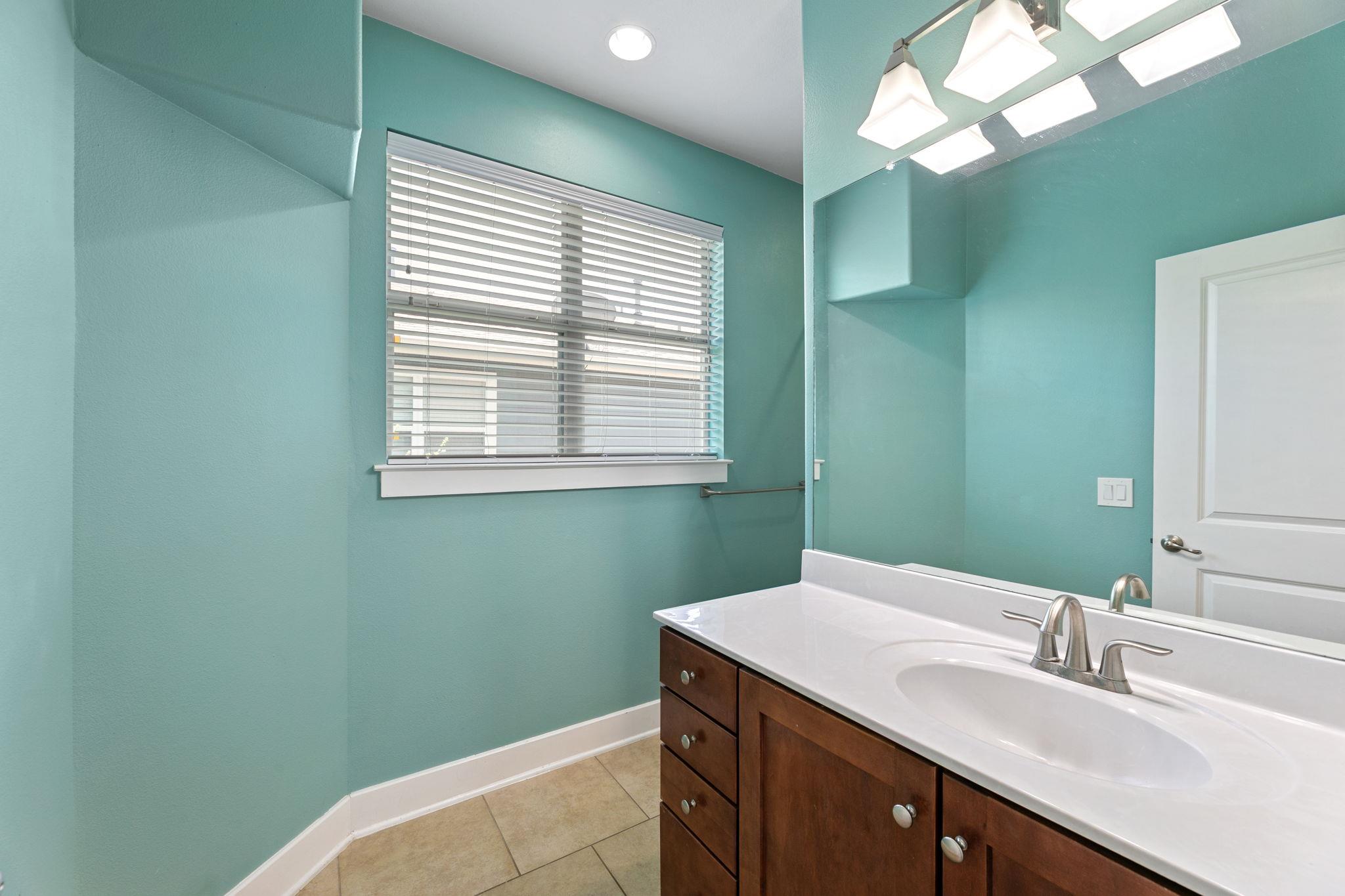 1601 Miriam Ave # 216, Austin, TX 78702