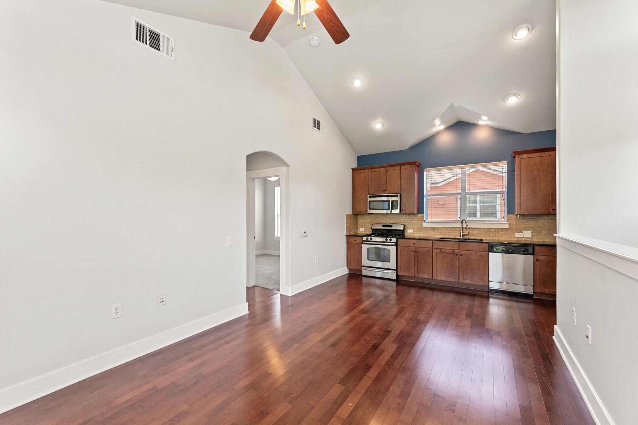 1601 Miriam Ave # 216, Austin, TX 78702