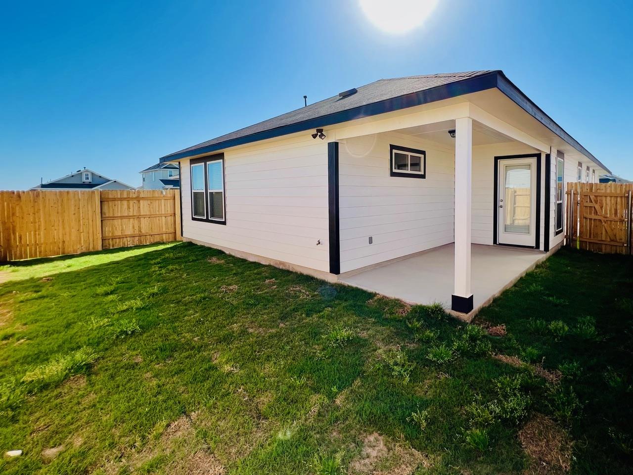 200 Living Reef Dr, Maxwell, TX 78656
