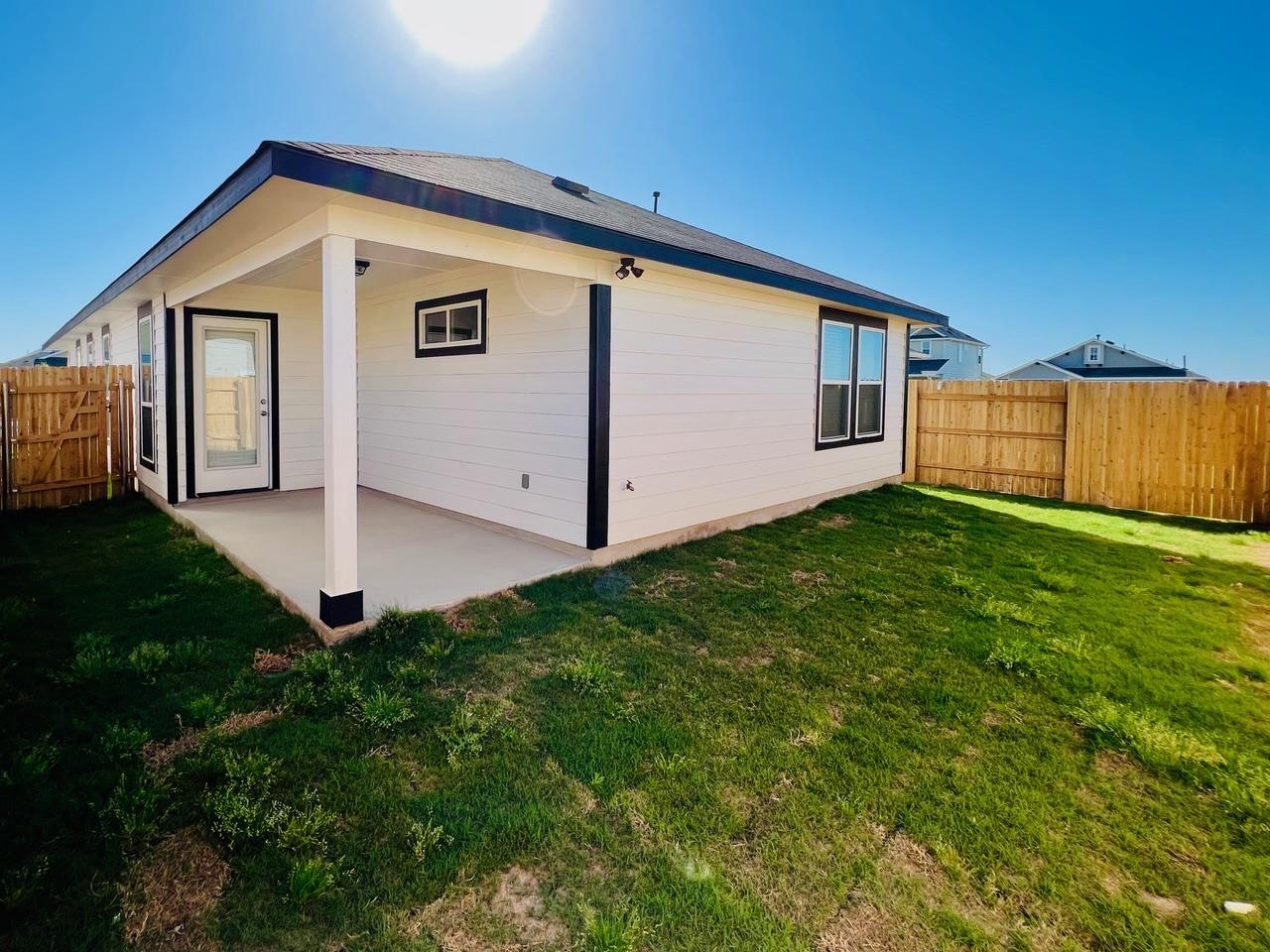 200 Living Reef Dr, Maxwell, TX 78656