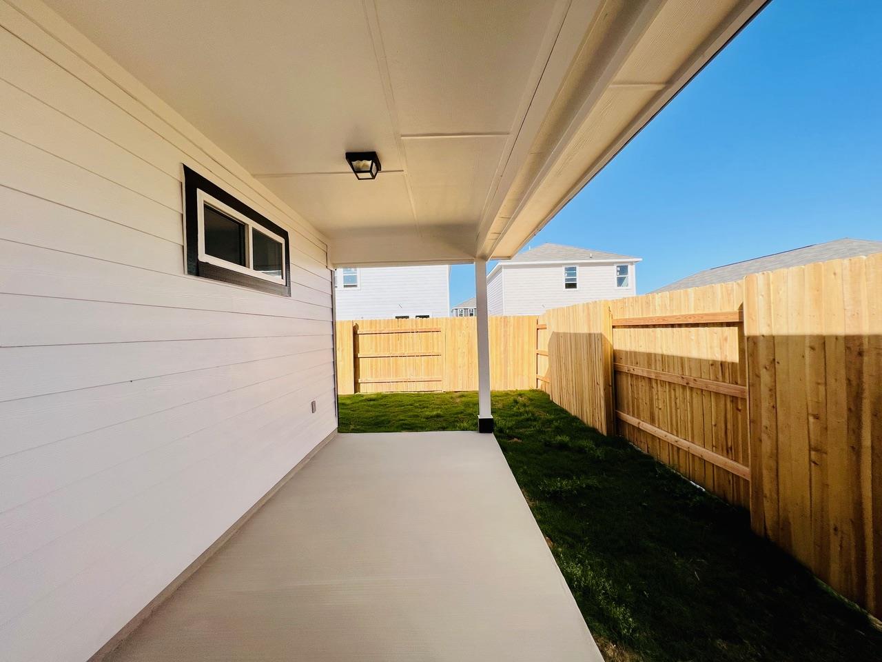 200 Living Reef Dr, Maxwell, TX 78656