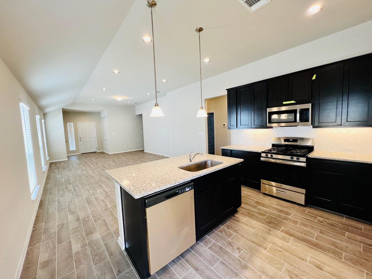 200 Living Reef Dr, Maxwell, TX 78656