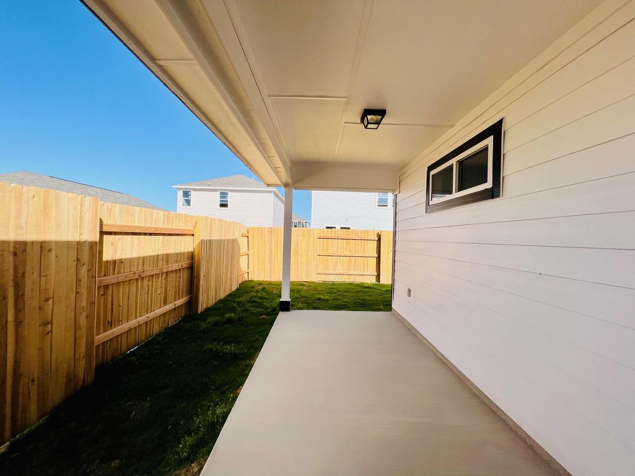 200 Living Reef Dr, Maxwell, TX 78656