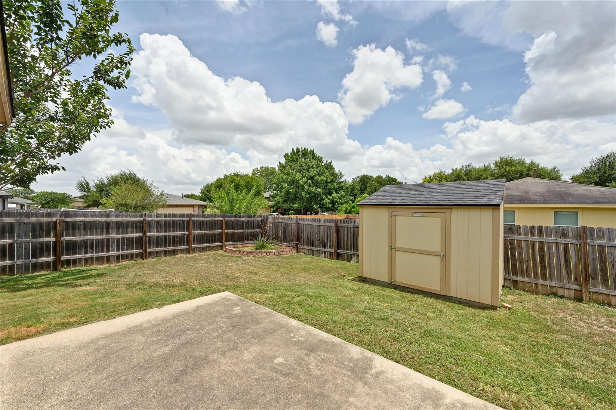 135 Salado Dr, Kyle, TX 78640