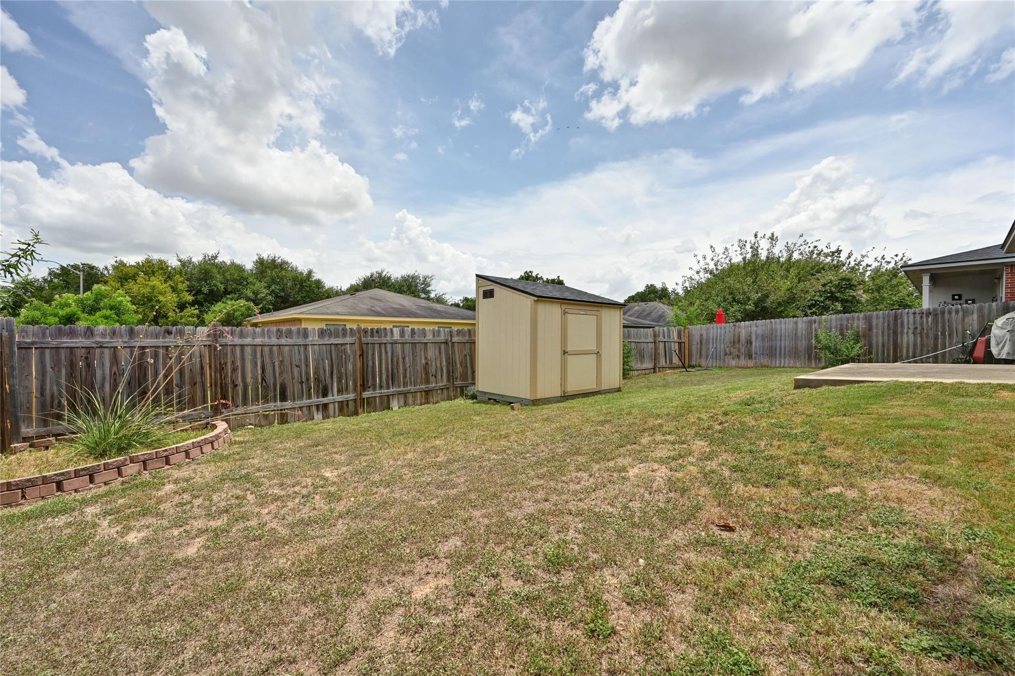 135 Salado Dr, Kyle, TX 78640