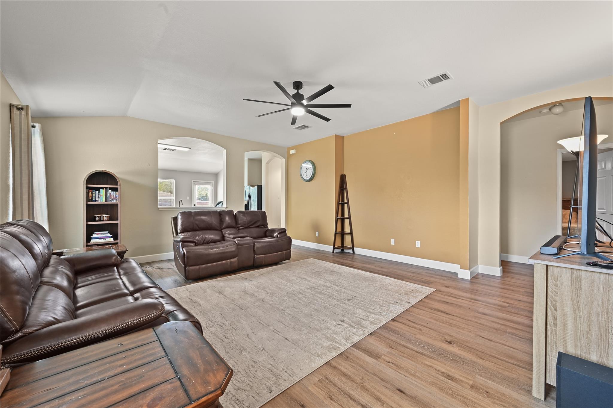 135 Salado Dr, Kyle, TX 78640