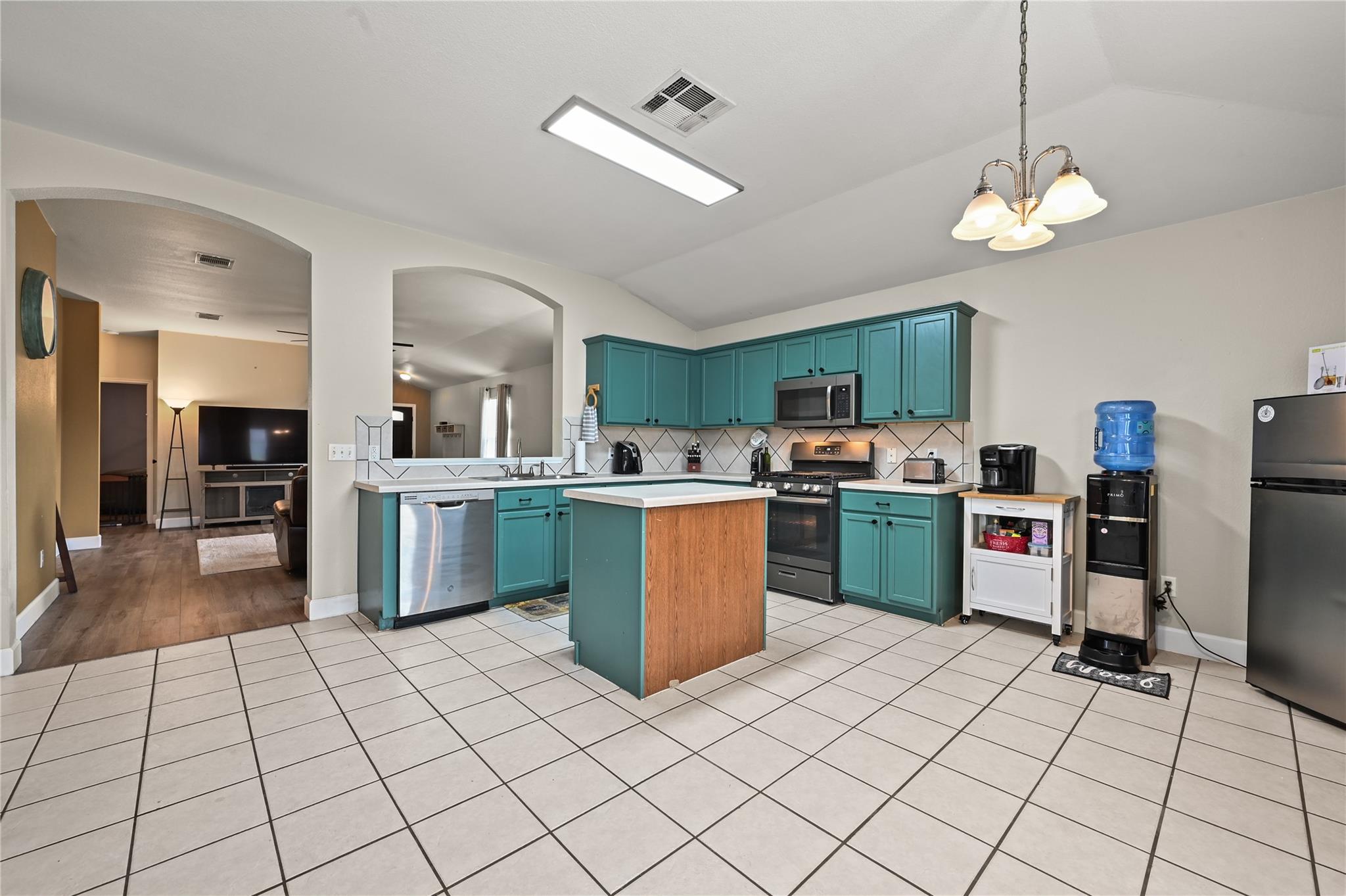 135 Salado Dr, Kyle, TX 78640