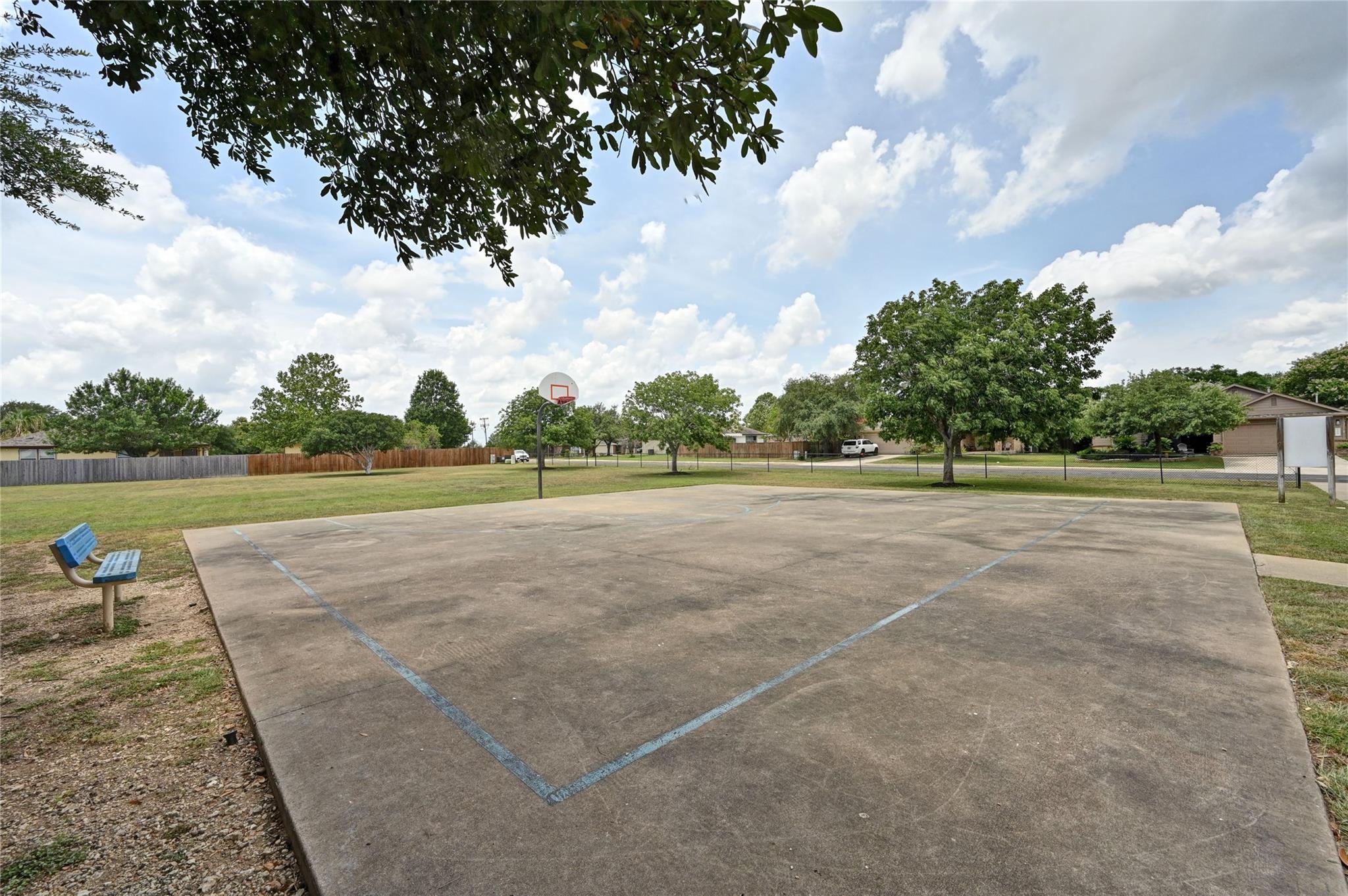 135 Salado Dr, Kyle, TX 78640