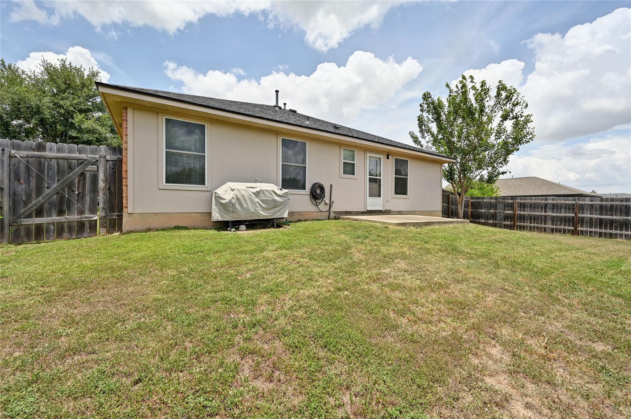 135 Salado Dr, Kyle, TX 78640