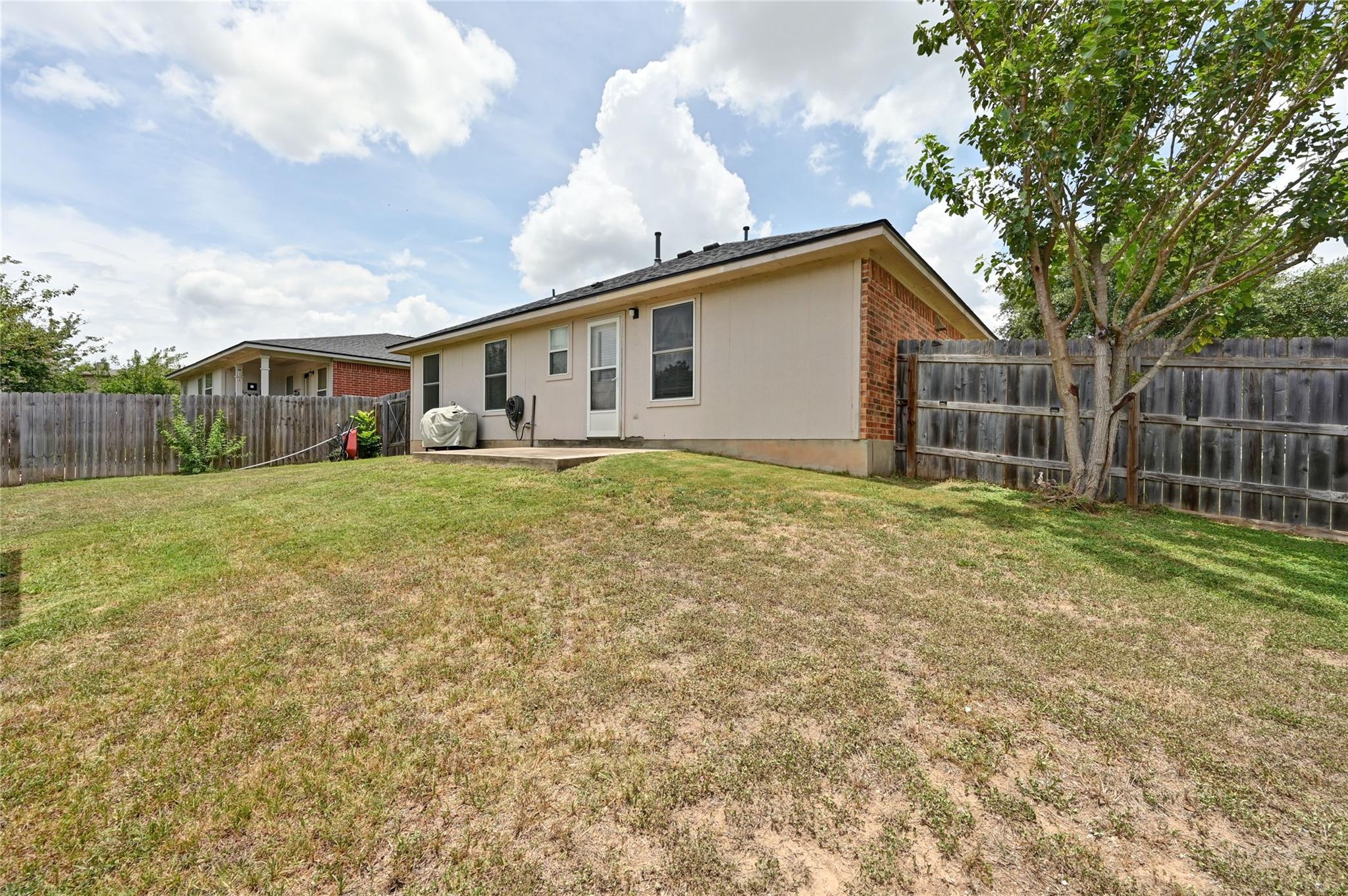 135 Salado Dr, Kyle, TX 78640
