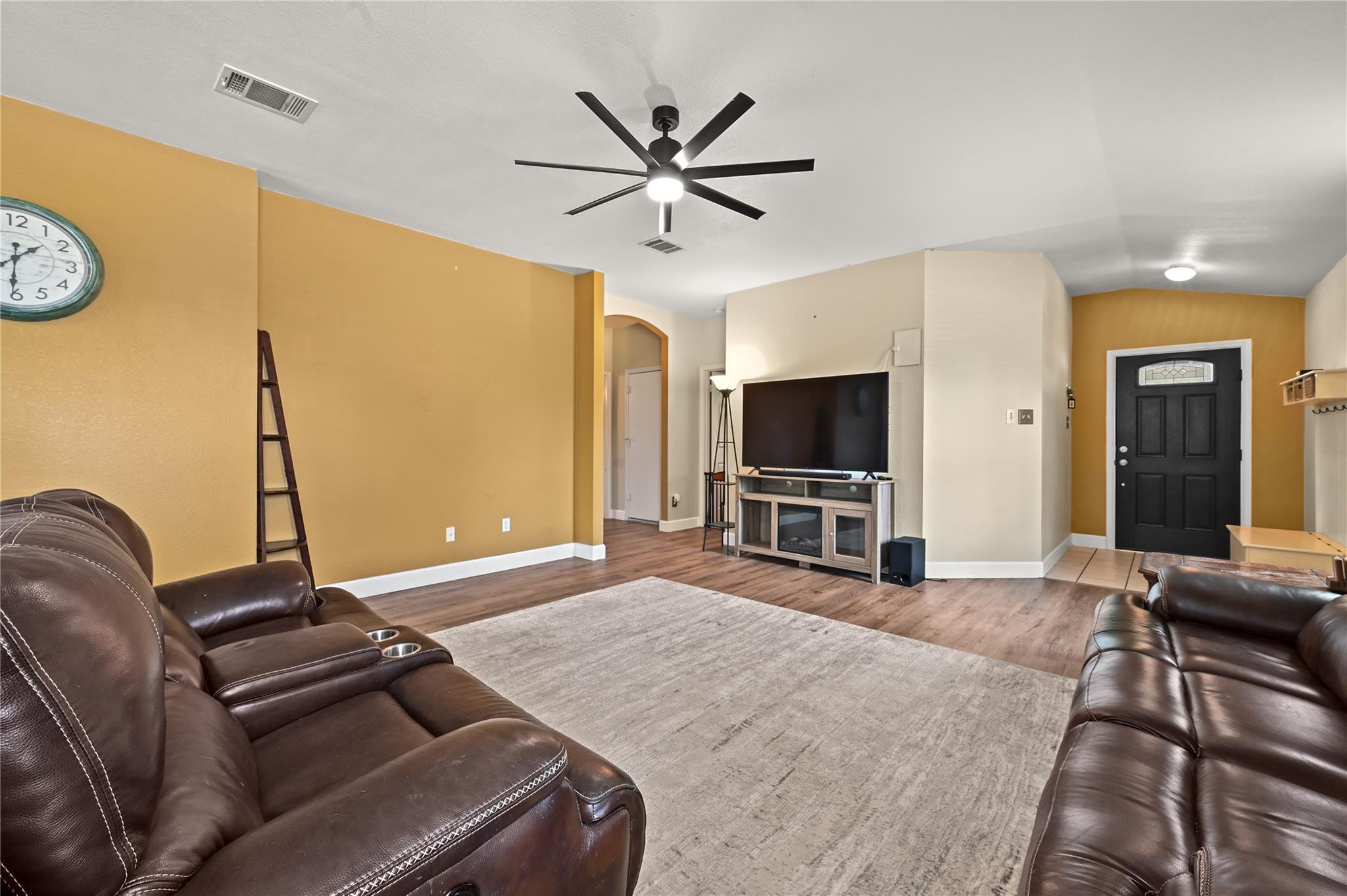 135 Salado Dr, Kyle, TX 78640