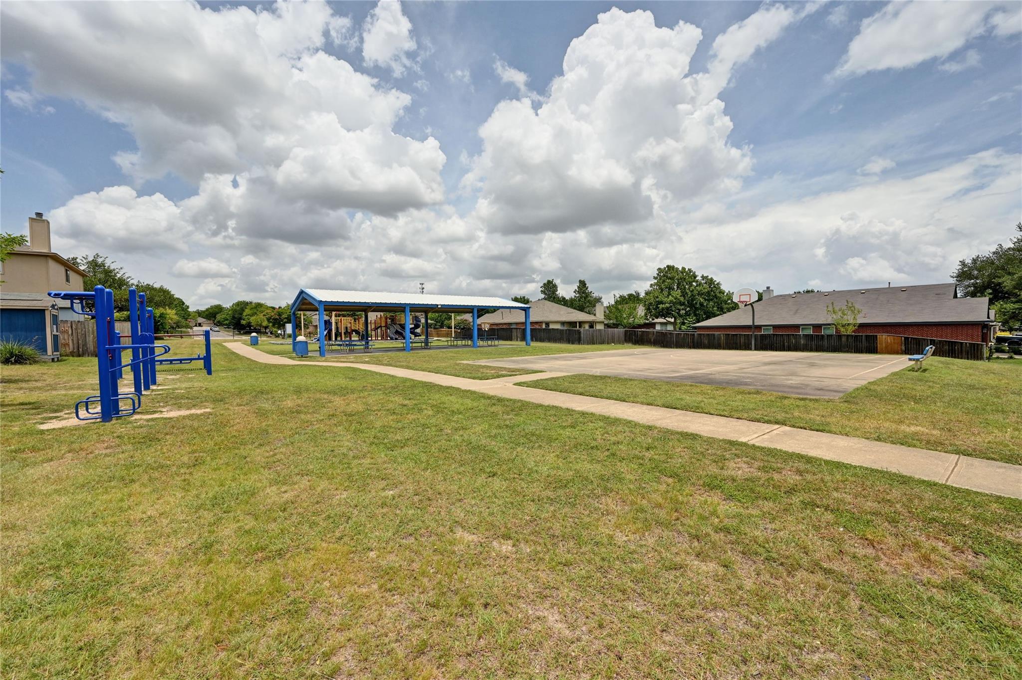 135 Salado Dr, Kyle, TX 78640